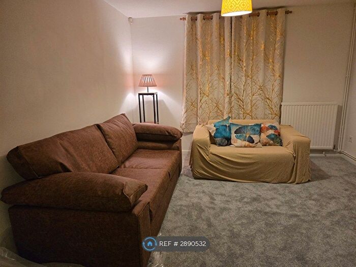 3 Bedroom Semi-Detached House To Rent In Tile House Close, Oxford, OX3