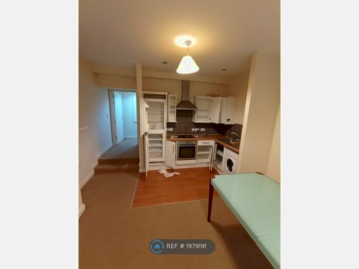 1 Bedroom Flat To Rent In The Oaks, Salford, M7