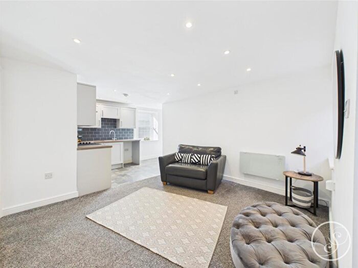 2 Bedroom Flat For Sale In Canal Road, Leeds, LS12