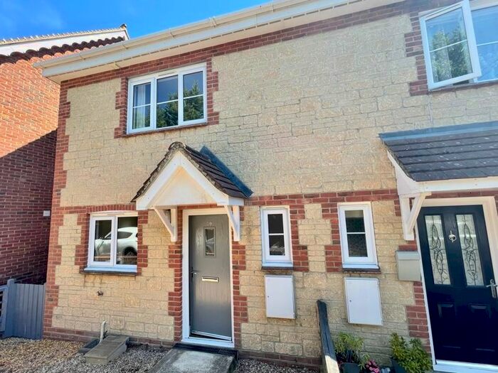 3 Bedroom Semi-Detached House To Rent In Bartletts Close, Newchurch, Sandown, PO36