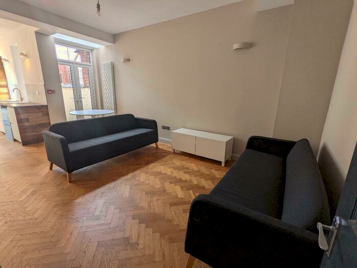 7 Bedroom Semi-Detached House To Rent In Carill Drive, Manchester, M14