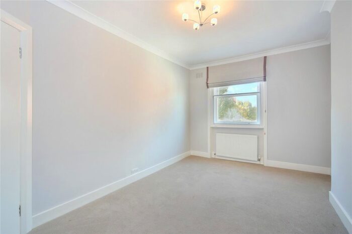 1 Bedroom Flat To Rent In Elm Park Chambers, - Fulham Road, London, SW10