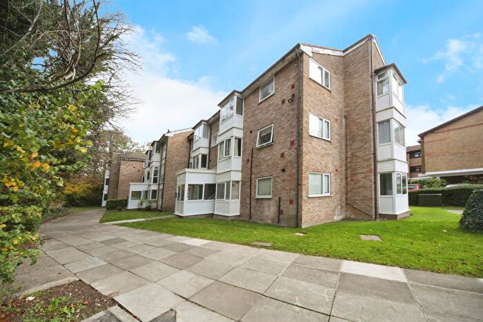 2 Bedroom Apartment For Sale In Vincent Road, Luton, LU4