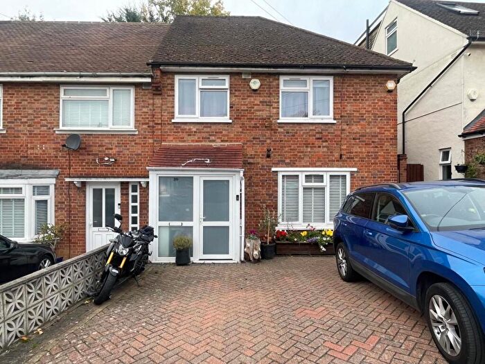 3 Bedroom End Of Terrace House For Sale In Salcombe Gardens, Mill Hill, NW7