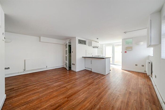 2 Bedroom Flat To Rent In George Road, Guildford, GU1