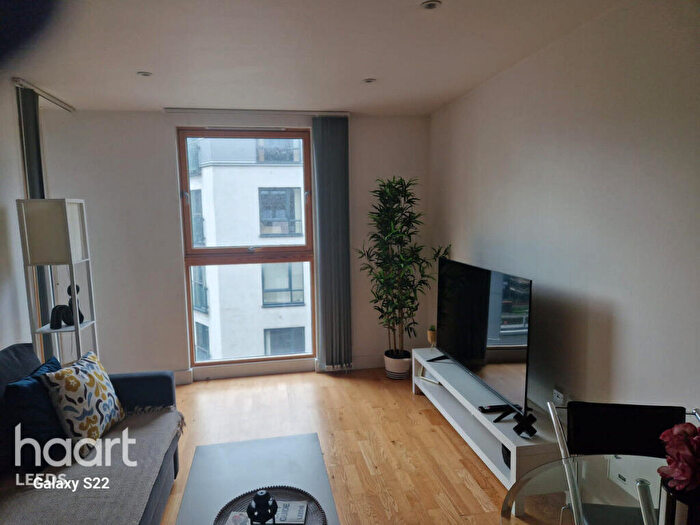 2 Bedroom Apartment For Sale In The Boulevard, Leeds, LS10