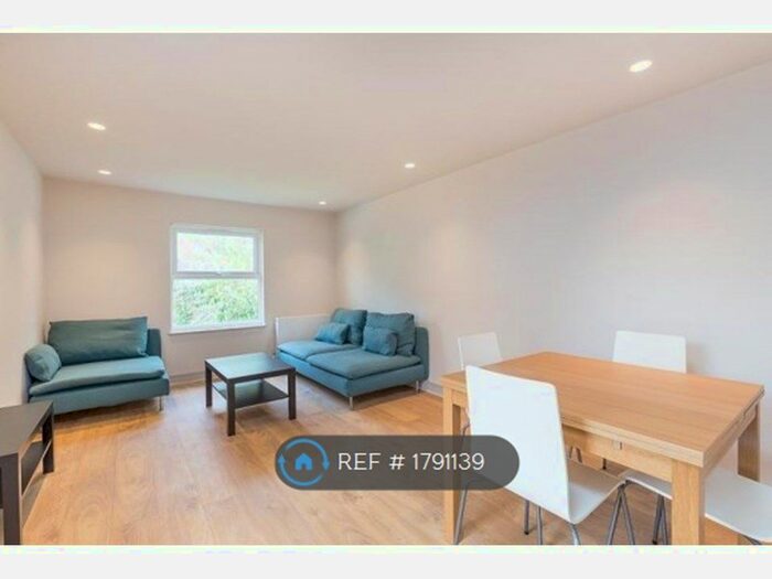 2 Bedroom Flat To Rent In Ilminster Gardens, London, SW11