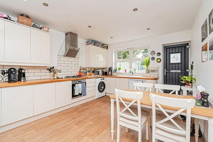 3 Bedroom End Of Terrace House For Sale In Kingston Road, Leatherhead, Surrey, KT22