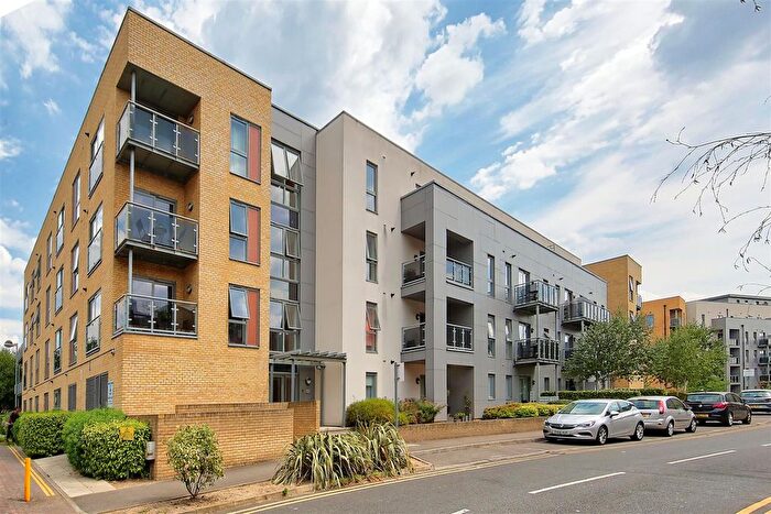 2 Bedroom Flat To Rent In St. Georges Grove, London, SW17