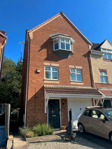 3 Bedroom Semi-Detached House To Rent In Cobblestone Drive, NG18