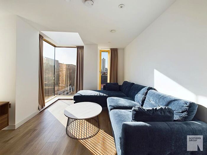 2 Bedroom Apartment To Rent In Flat :: The Quarters, M1