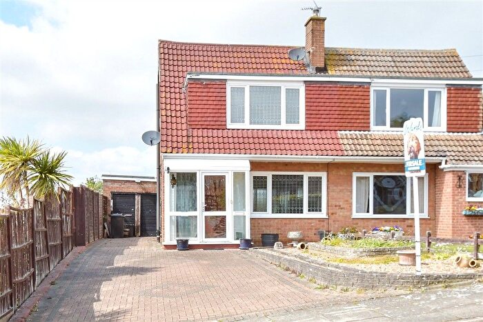 3 Bedroom Semi Detached House For Sale In Crockenhall Way, Istead Rise, Gravesend, Kent, DA13