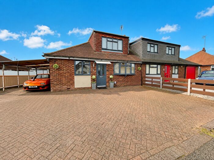 3 Bedroom Chalet For Sale In Chapterhouse Road, Luton, Bedfordshire, LU4