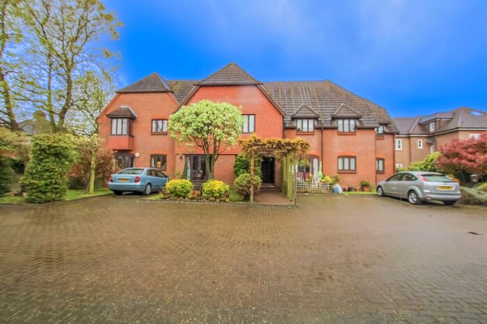 2 Bedroom Flat To Rent In Ashmoor Lodge, Beech Walk, Mill Hill, NW7