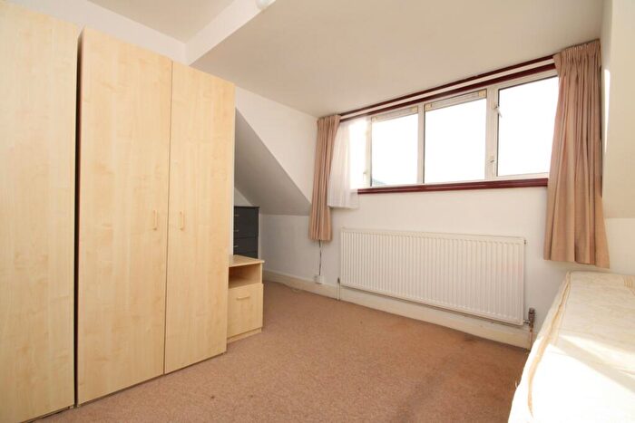 2 Bedroom Flat To Rent In The Drive, Golders Green, NW11