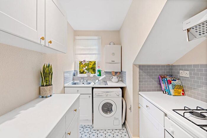 1 Bedroom Flat For Sale In Ref: Gk - Birdhurst Rise, South Croydon, CR2