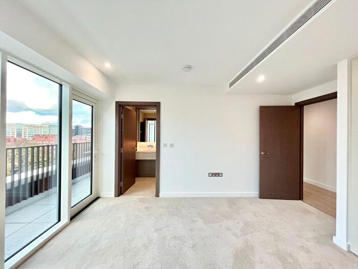 3 Bedroom Flat To Rent In Parrs Way, London, W6