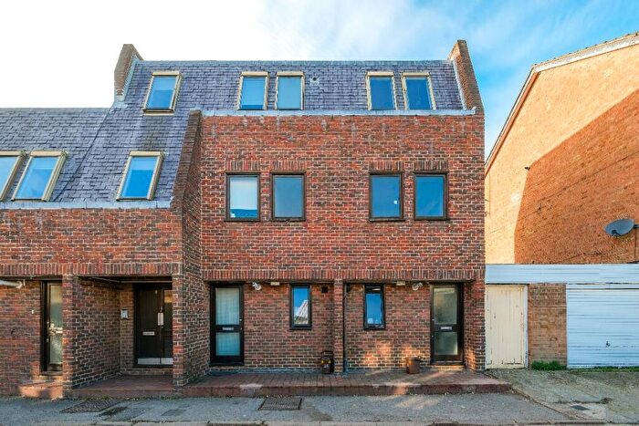 1 Bedroom Flat To Rent In College Place, London, E17