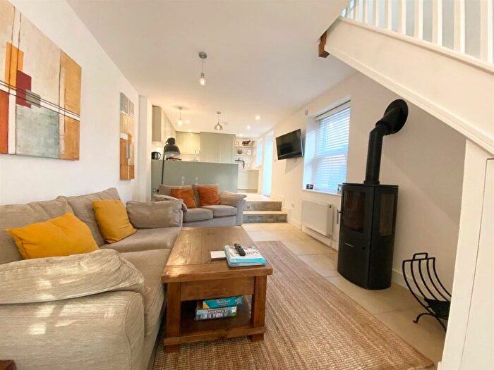 2 Bedroom Detached House To Rent In High Street, Saltford, BS31