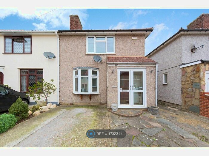 3 Bedroom End Of Terrace House To Rent In Ivyhouse Road, Dagenham, RM9