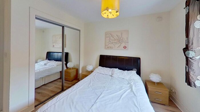 1 Bedroom Flat To Rent In Royal Park Place, Edinburgh, Midlothian, EH8