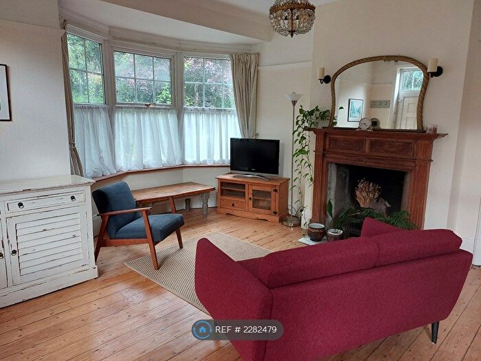 2 Bedroom Flat To Rent In Blackheath, London, SE3