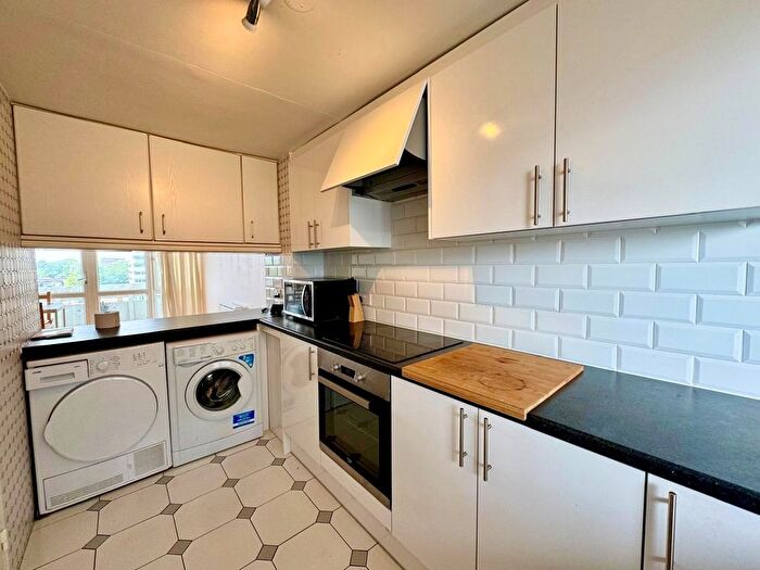2 Bedroom Flat To Rent In Commercial Road, Southampton, SO15
