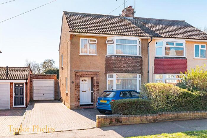 3 Bedroom Semi Detached House For Sale In Graham Avenue, Broxbourne, EN10