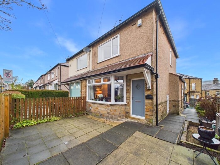 2 Bedroom Semi Detached House For Sale In Lee Mount Road, Halifax, West Yorkshire, HX3