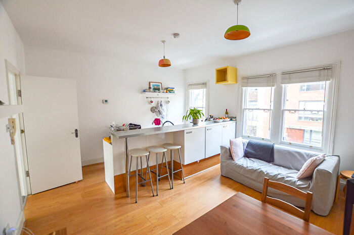 2 Bedroom Apartment To Rent In Glengall Road, Kilburn, NW6