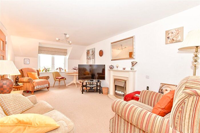 2 Bedroom Flat For Sale In Beaconsfield Road, Waterlooville, Hampshire, PO7
