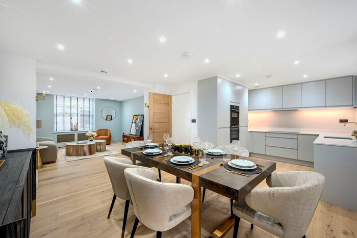 2 Bedroom Flat To Rent In Lowndes Square, Knightsbridge, SW1X