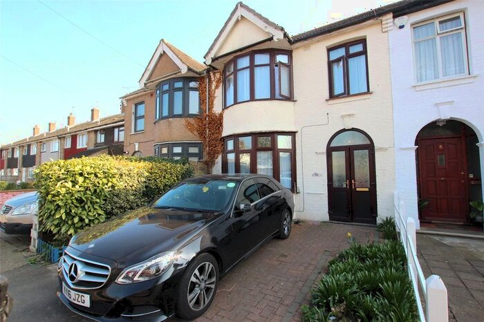 3 Bedroom Detached House To Rent In Arterial Avenue, Rainham, RM13