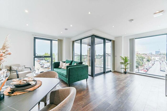 2 Bedroom Flat To Rent In Cicely Barker House, Croydon, CR0