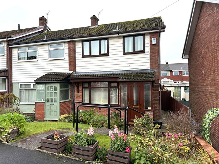 3 Bedroom Town House For Sale In Camberwell Way, Royton, Oldham, OL2