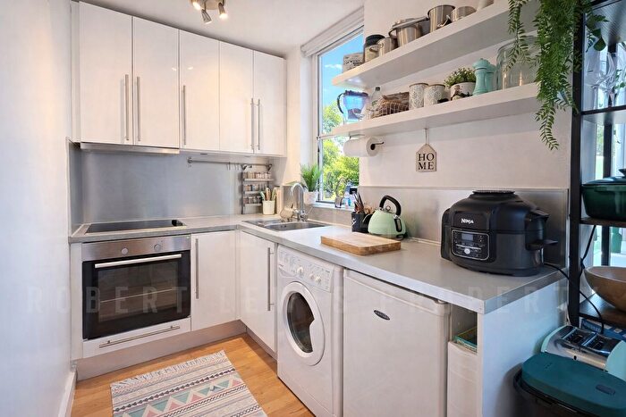 Studio To Rent In Avenue Road, London, N6