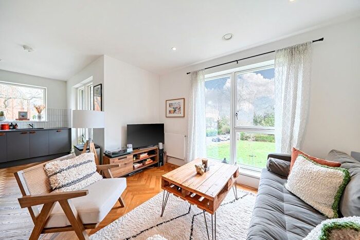 1 Bedroom Flat For Sale In Auckland Rise, Croydon, London, SE19