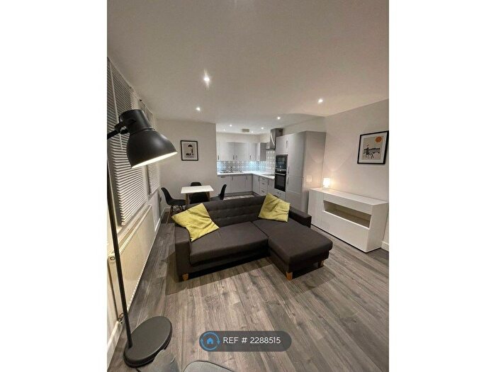 2 Bedroom Flat To Rent In Village Gate, Manchester, M14
