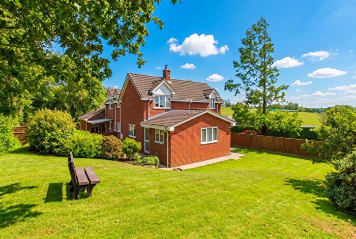 1 Bedroom Semi-Detached Bungalow To Rent In Whitestone, Exeter, EX4