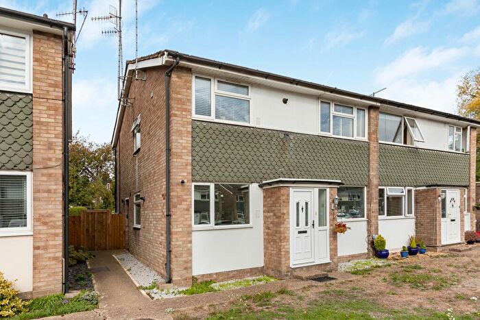 2 Bedroom Maisonette For Sale In Sycamore Drive, St Albans, AL2