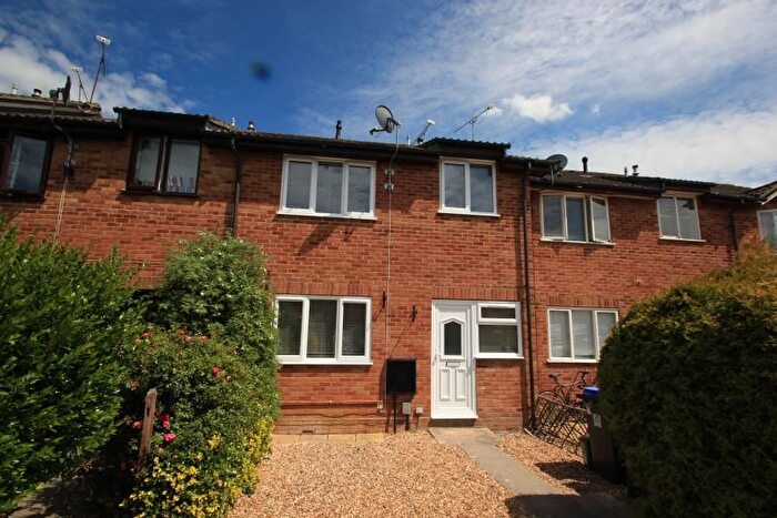 2 Bedroom Terraced House To Rent In Woking, Surrey, GU21