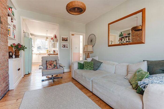 1 Bedroom Flat For Sale In Graham Road, Hackney, London, E8