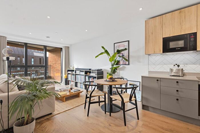 1 Bedroom Flat For Sale In Yeo Street, Waters Edge Court, E3