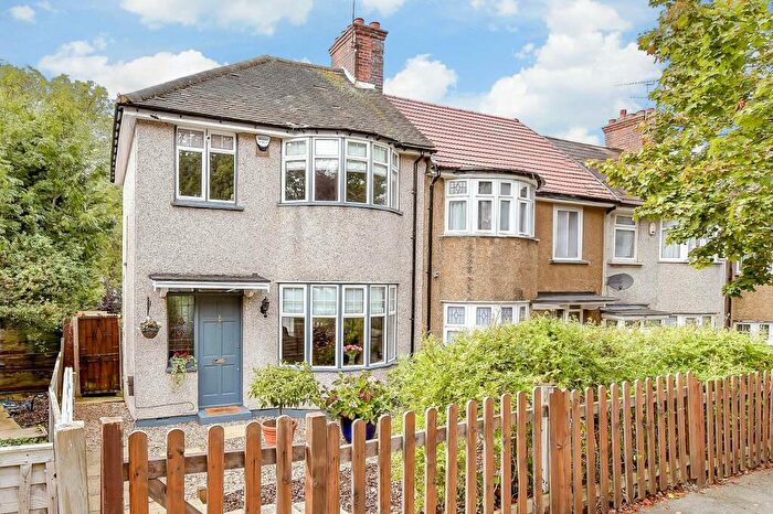 3 Bedroom End Of Terrace House For Sale In Ankerdine Crescent, London, SE18