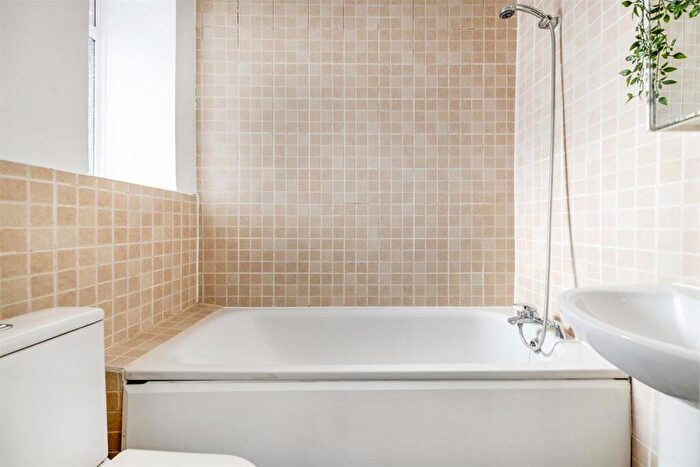 2 Bedroom Flat For Sale In Angel House, N1 - Photo 10
