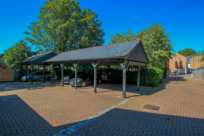 1 Bedroom Apartment For Sale In Gresham Close, Brentwood, CM14