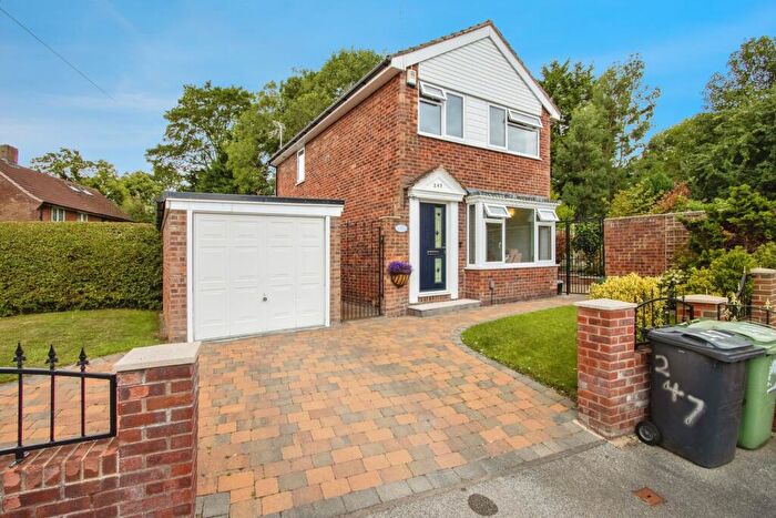 3 Bedroom Detached House For Sale In Swarcliffe Drive East, Leeds, LS14