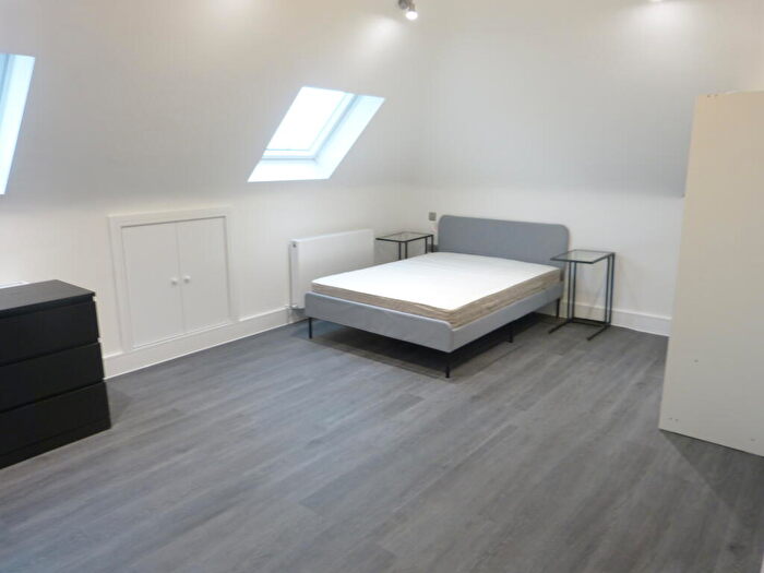 Flat To Rent In Neeld Crescent, London, NW4