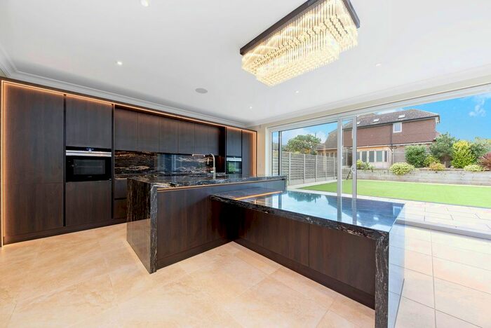 7 Bedroom Property To Rent In Blakes Avenue, New Malden KT3