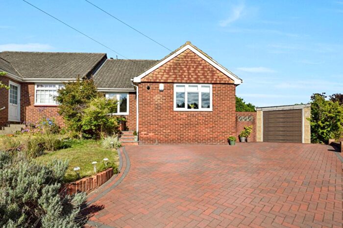3 Bedroom Semi Detached House For Sale In Cooper Road, Snodland, ME6
